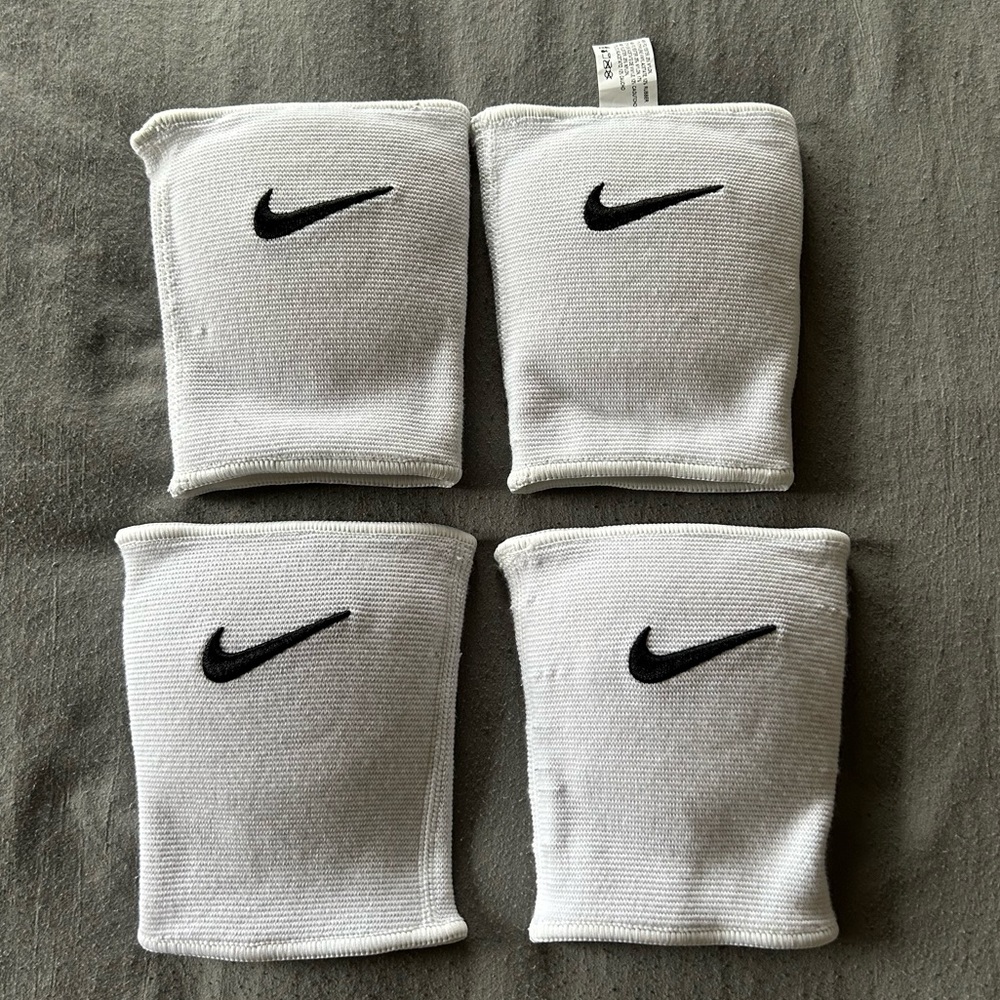 4- Nike Volleyball Knee Pads